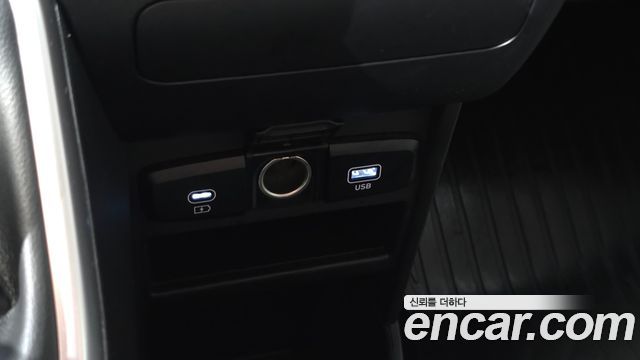 Hyundai Staria 2025 — photo 17