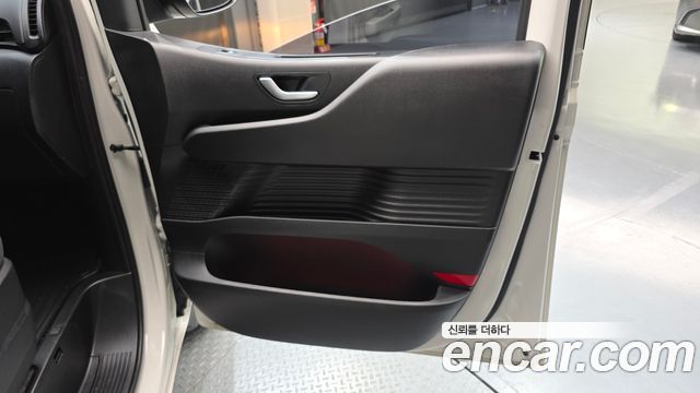 Hyundai Staria 2025 — photo 14