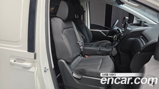 Hyundai Staria 2025 — photo 16