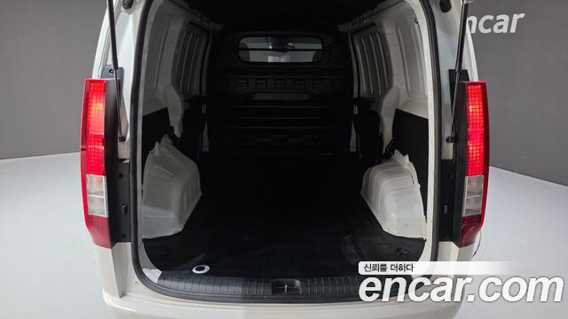 Hyundai Staria 2025 — photo 27