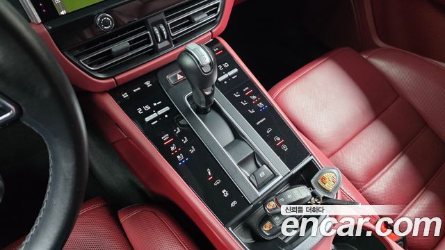 Porsche Macan 2023 — photo 12