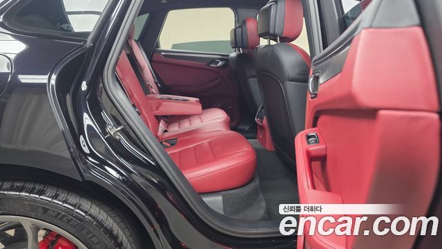 Porsche Macan 2023 — photo 17