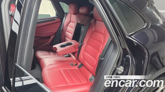 Porsche Macan 2023 — photo 18