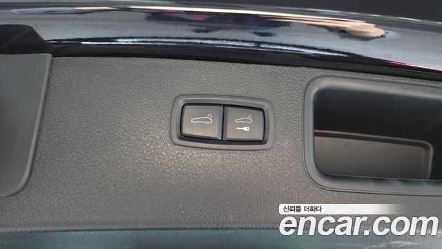 Porsche Macan 2023 — photo 22