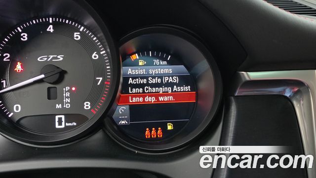 Porsche Macan 2023 — photo 24