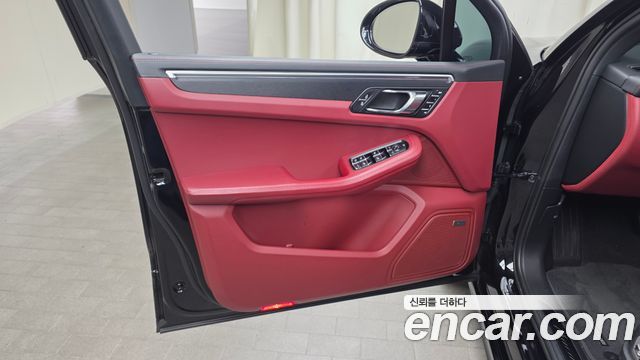 Porsche Macan 2023 — photo 14