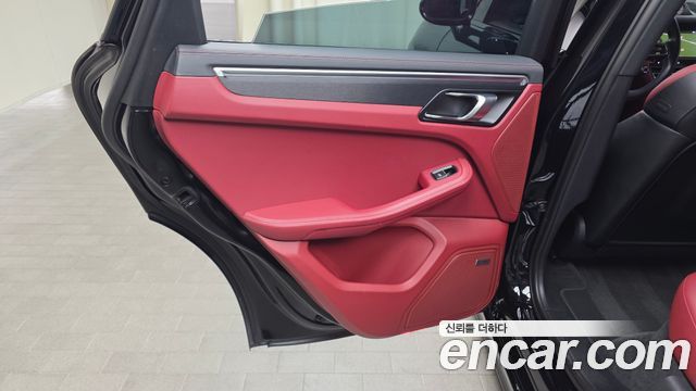 Porsche Macan 2023 — photo 15
