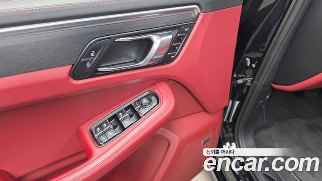 Porsche Macan 2023 — photo 27