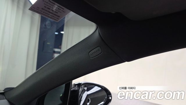 Porsche Macan 2023 — photo 29