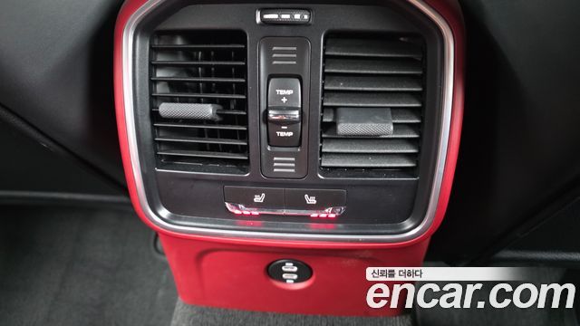 Porsche Macan 2023 — photo 30