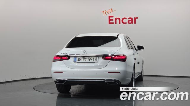 Mercedes-Benz E-Class 2021 — photo 4