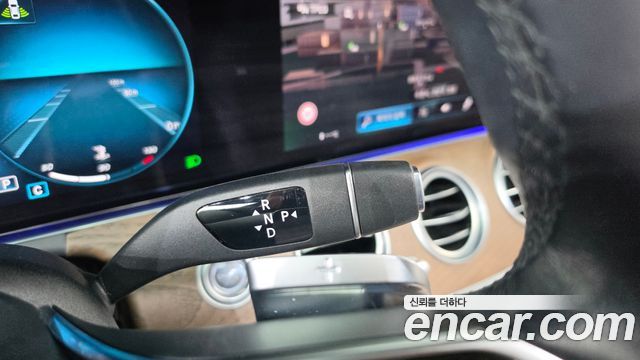 Mercedes-Benz E-Class 2021 — photo 12