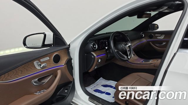 Mercedes-Benz E-Class 2021 — photo 13