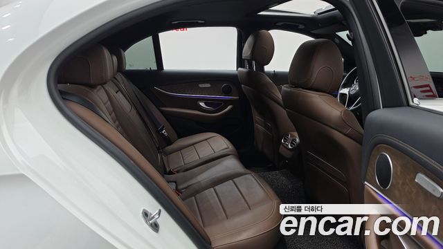 Mercedes-Benz E-Class 2021 — photo 17