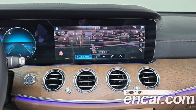 Mercedes-Benz E-Class 2021 — photo 18