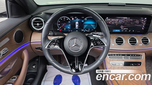 Mercedes-Benz E-Class 2021 — photo 19