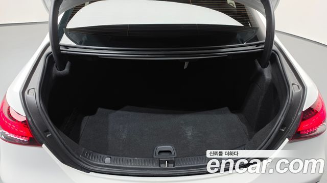 Mercedes-Benz E-Class 2021 — photo 24