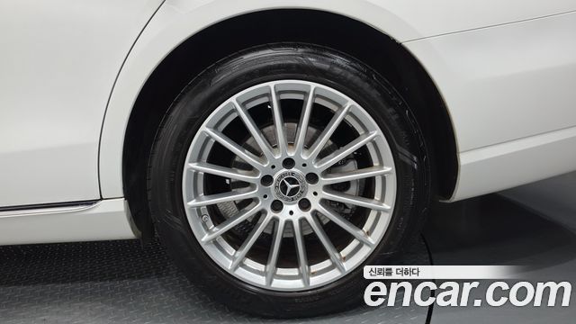 Mercedes-Benz E-Class 2021 — photo 7