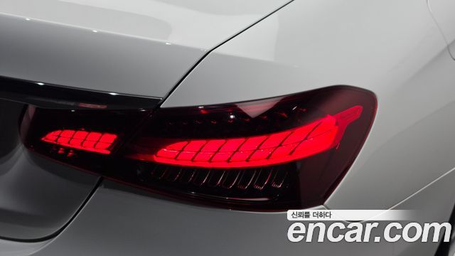 Mercedes-Benz E-Class 2021 — photo 9