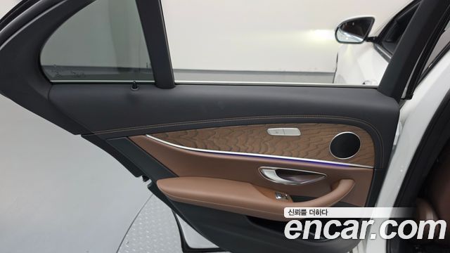 Mercedes-Benz E-Class 2021 — photo 15