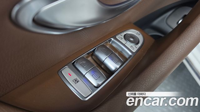 Mercedes-Benz E-Class 2021 — photo 28
