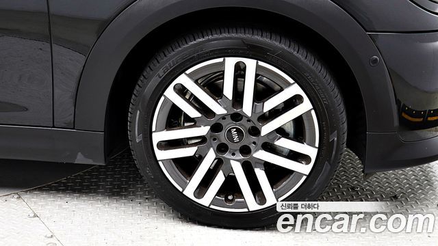 Mini Cooper Convertible 2025 — photo 7