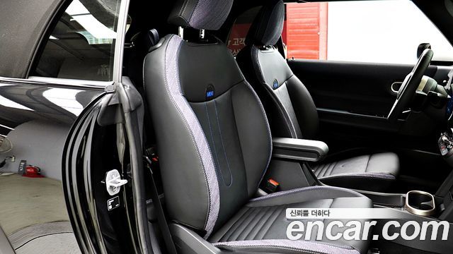 Mini Cooper Convertible 2025 — photo 15