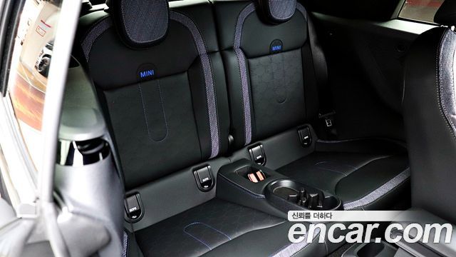 Mini Cooper Convertible 2025 — photo 17