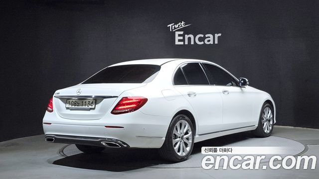 Mercedes-Benz E-Class 2019 — photo 2