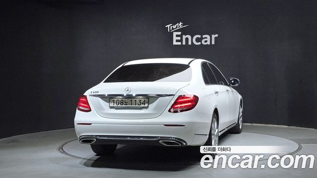 Mercedes-Benz E-Class 2019 — photo 4
