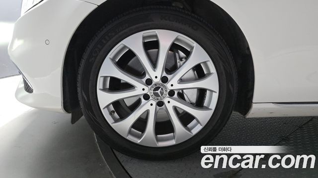 Mercedes-Benz E-Class 2019 — photo 5