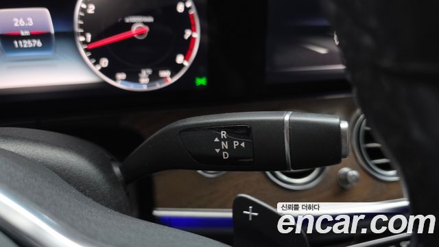 Mercedes-Benz E-Class 2019 — photo 12