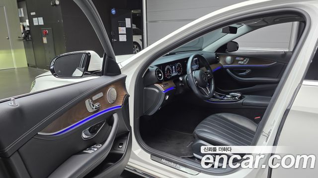Mercedes-Benz E-Class 2019 — photo 13