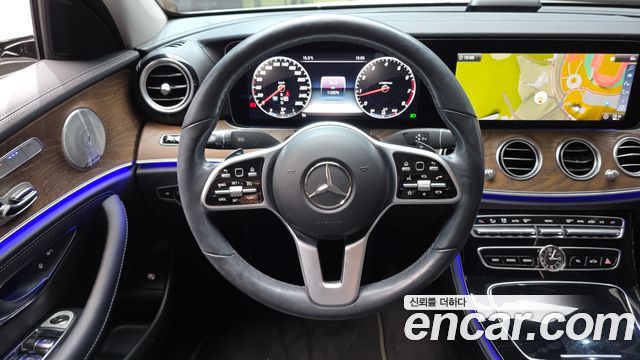 Mercedes-Benz E-Class 2019 — photo 19