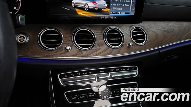 Mercedes-Benz E-Class 2019 — photo 23