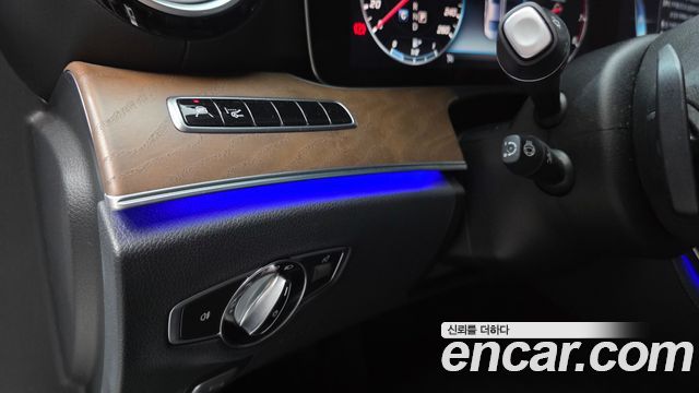 Mercedes-Benz E-Class 2019 — photo 25