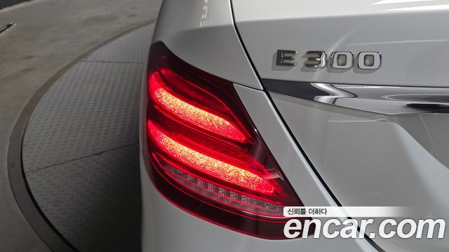 Mercedes-Benz E-Class 2019 — photo 9