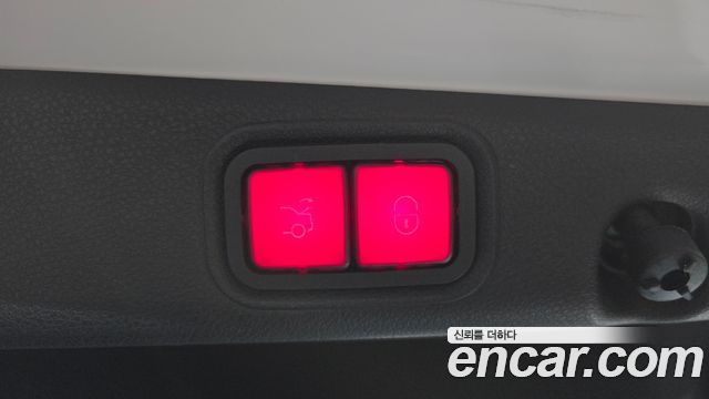 Mercedes-Benz E-Class 2019 — photo 32