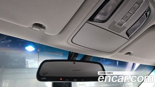 Kia K7 2017 — photo 18