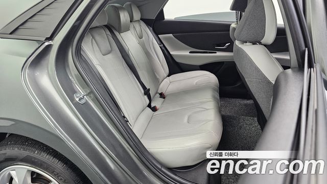 Hyundai AVANTE 2021 — photo 17