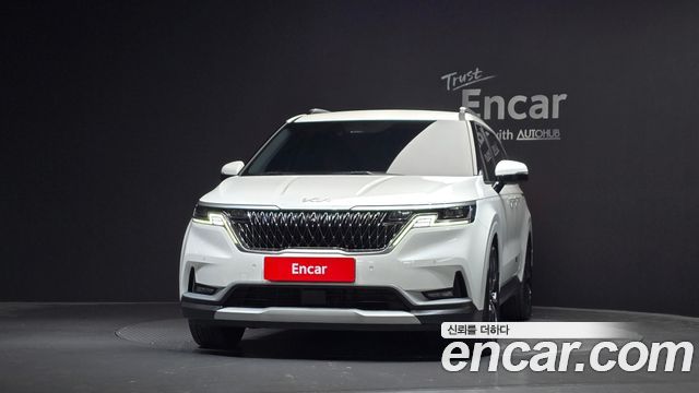 Kia Canival 2023 — photo 3