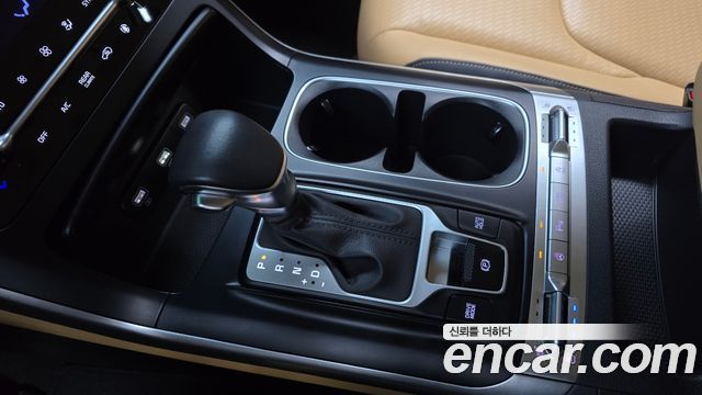 Kia Canival 2023 — photo 12