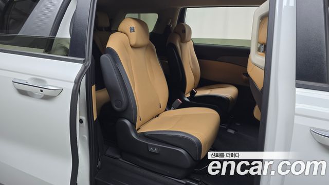 Kia Canival 2023 — photo 17