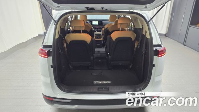 Kia Canival 2023 — photo 31
