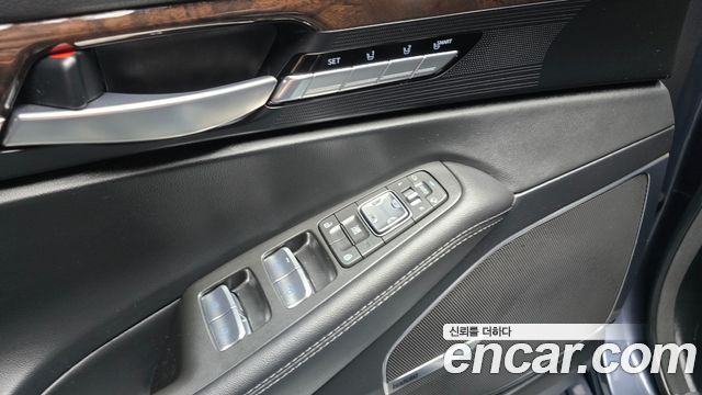 Genesis EQ900 2016 — photo 18