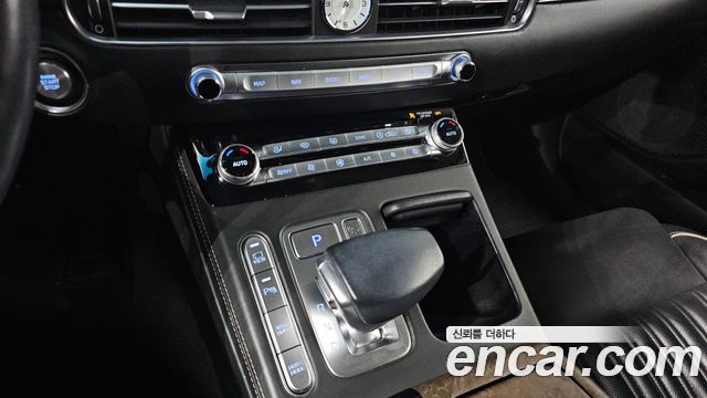 Genesis G90 2019 — photo 12