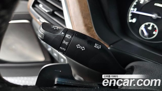 Genesis G90 2019 — photo 32