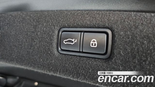 Genesis G90 2019 — photo 35