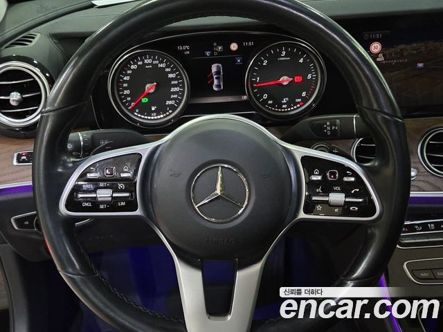 Mercedes-Benz E-Class 2020 — photo 9