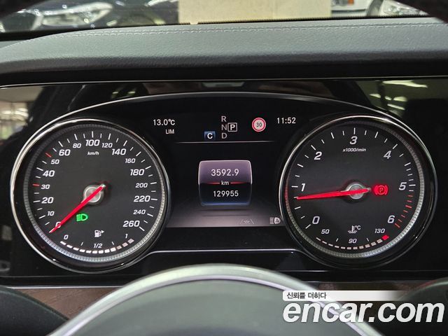 Mercedes-Benz E-Class 2020 — photo 10